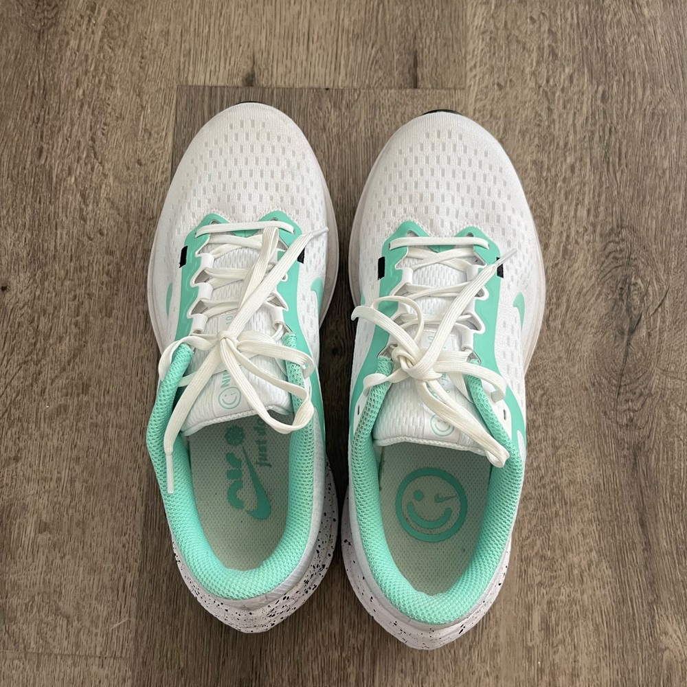 Nikes - Picture 4 of 4